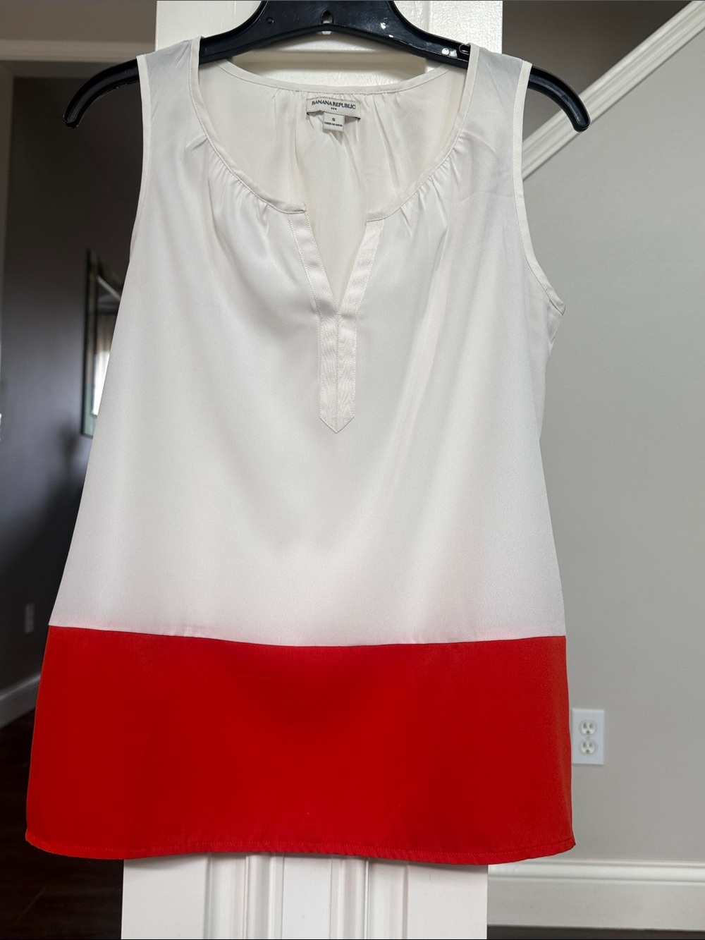 Banana Republic White With Orange Colorblock Sleeveless Notch-Neck Tank Shell S